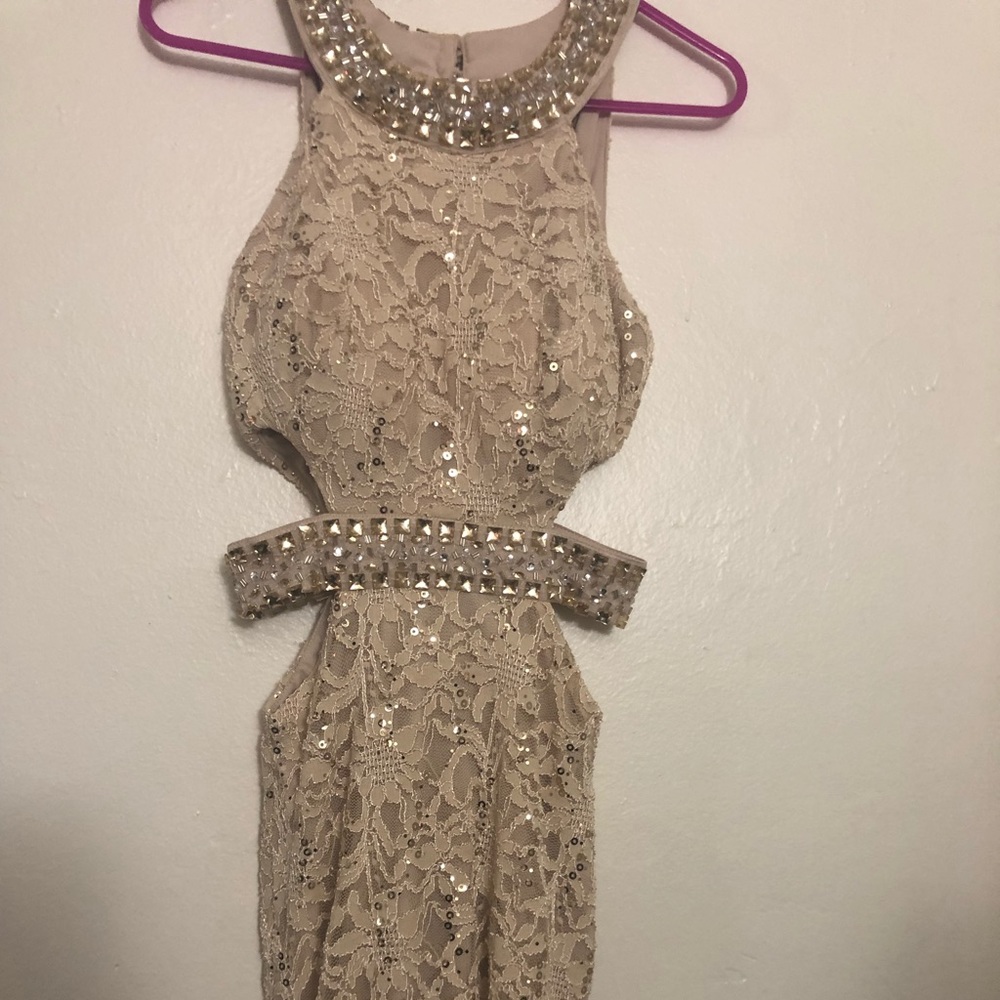 Dress - Picture 2 of 4